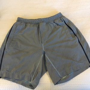 Lululemon men’s workout shorts with original liner